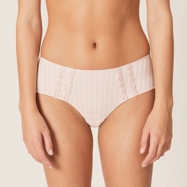 15 AVERO Hotpants