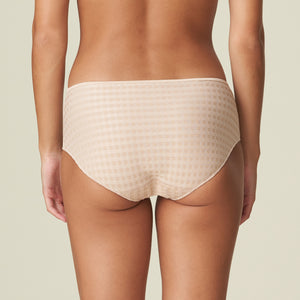 16 AVERO Short